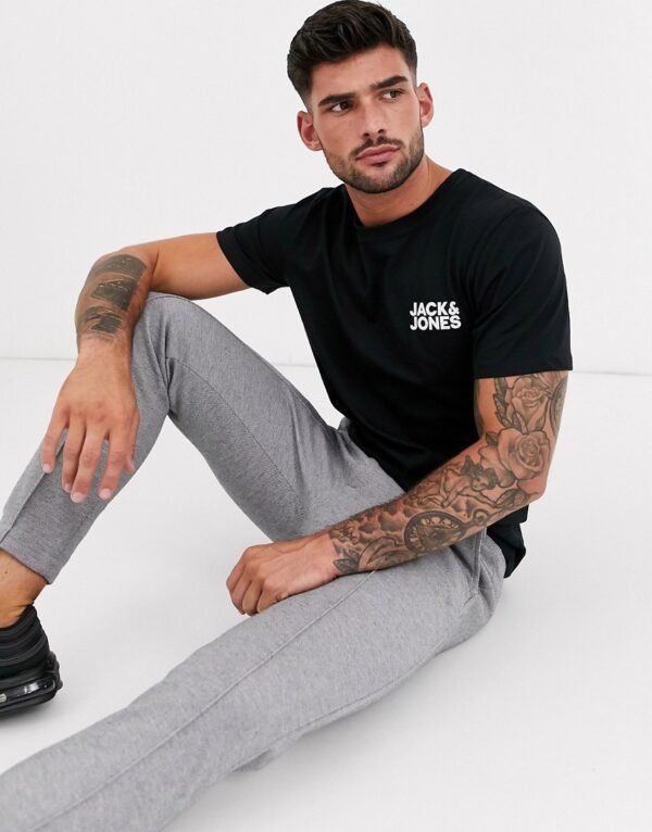 Jack & Jones - Essentials - T-shirt met logo op de borst in zwart