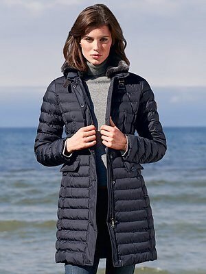 Lange gewatteerde jas van FUCHS & SCHMITT: zeer licht en geschikt voor de winter met 'Solarball'-wattering die warmte opslaat en heerlijk zacht