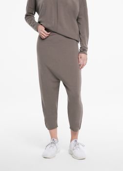 SarahPacini EU Deze broek is ongelooflijk zacht. De korte stijl met laag kruis geeft je look een stoer accent. De geribde details voegen definitie toe aan het naadloze ontwerp. Dit item is verkrijgbaar in 2 maten: S/M en M/L