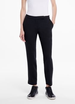 SarahPacini EU Met hun gedurfde allure combineert deze broek in crop-stijl een licht taps toelopende pijp en korte splitten aan de zoom. Zakken met ritssluiting maken het ontwerp compleet. Combineer ze met getextureerde truien of vesten voor een dosis contrast.